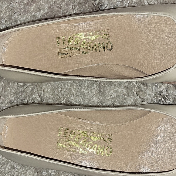 SALVATORE FERRAGAMO  VINTAGE/  BONE SHOES - Picture 4 of 10